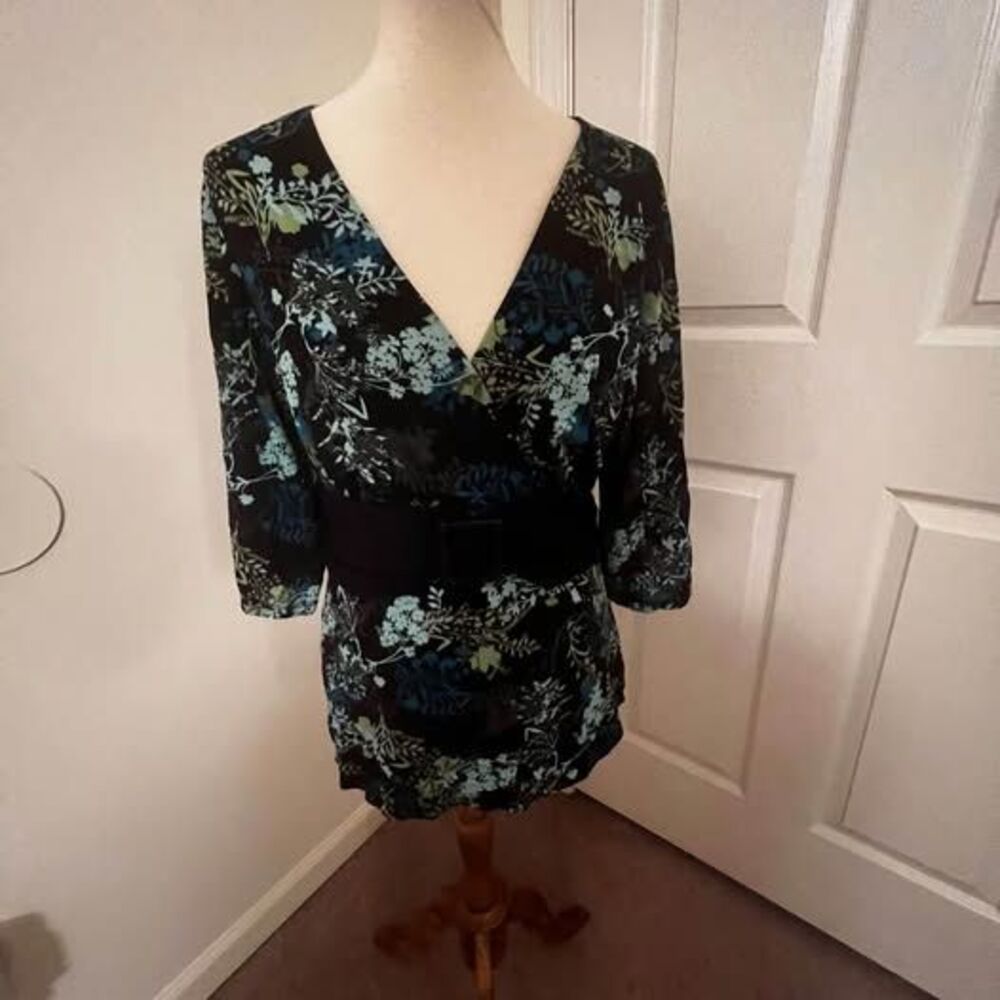 Blouse XL Style & Co. Black Floral V Neck Belt pit-pit=20” length=27” C3023 - Picture 1 of 6